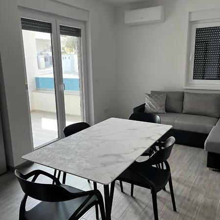 Irene Apartment *